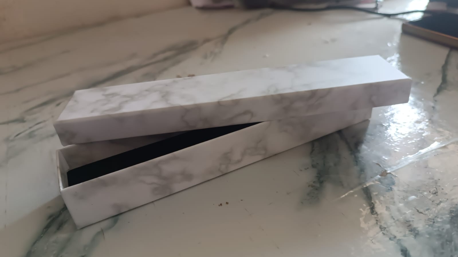 Luxury Empty Gift Box (21x5cm & 1 Pc) Luxury Empty Gift Box (21x5cm & 1 Pc)